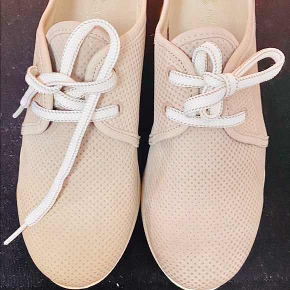 Size 7.5. Color is mushroom synthetic. Naturalized brand are known for comfy. - Picture 3 of 6